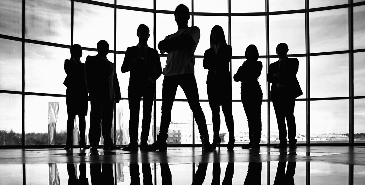 КОМА́НДА, от французского слова commande