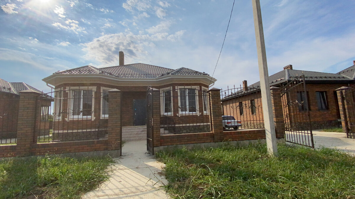 Конечно, и мне бы хотелось, чтобы вот такие домики продавались у нас по 3 000 000 рублей, но реальность такова, что они начинаются от 6 500 000!