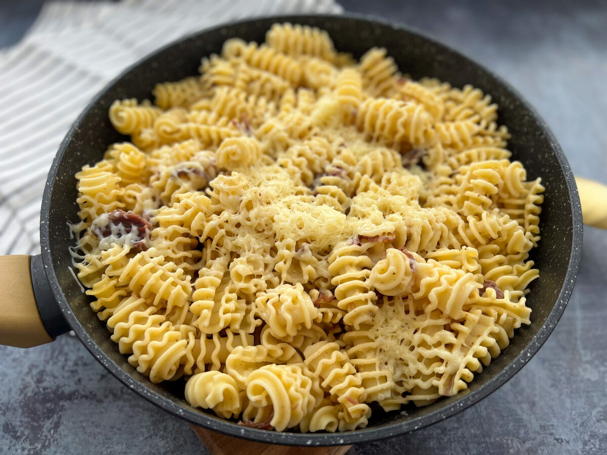 Макароны с тушенкой