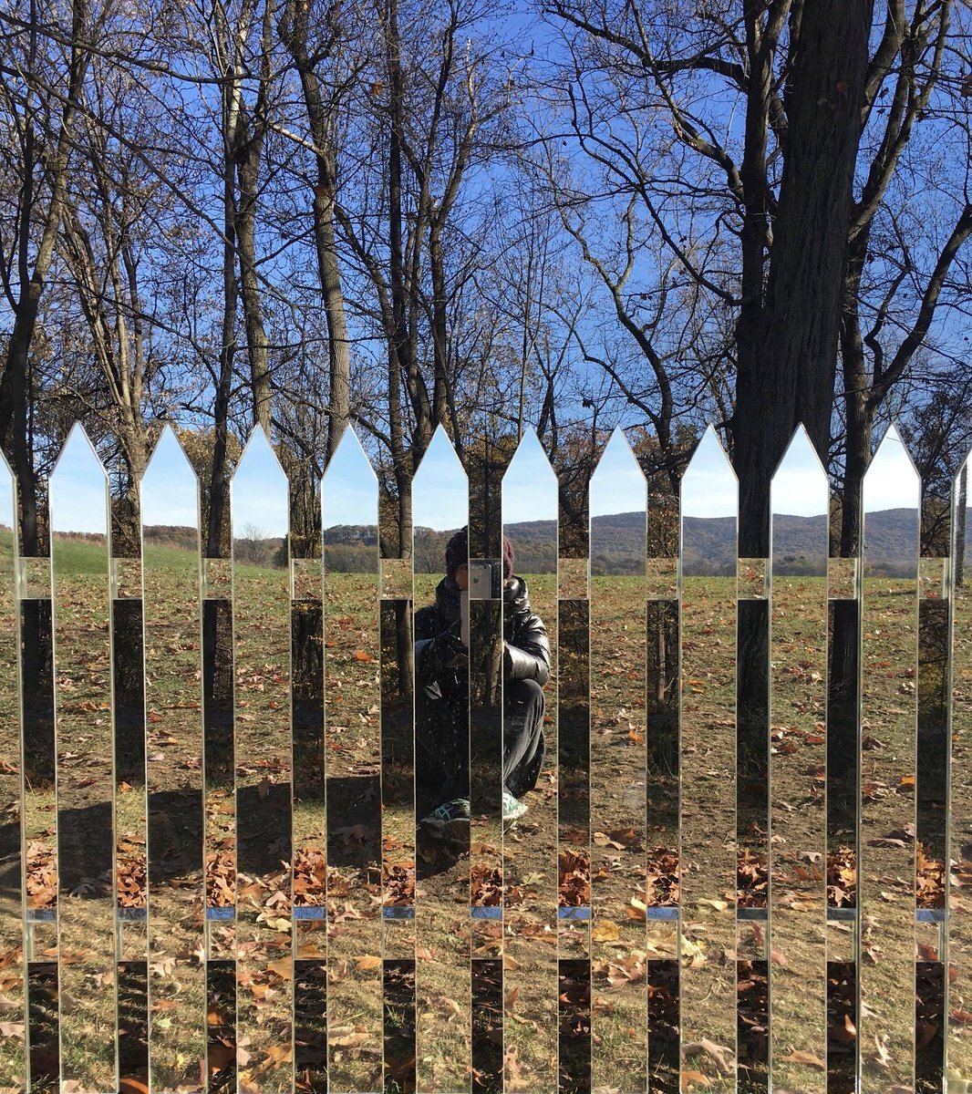 Зеркальный забор.