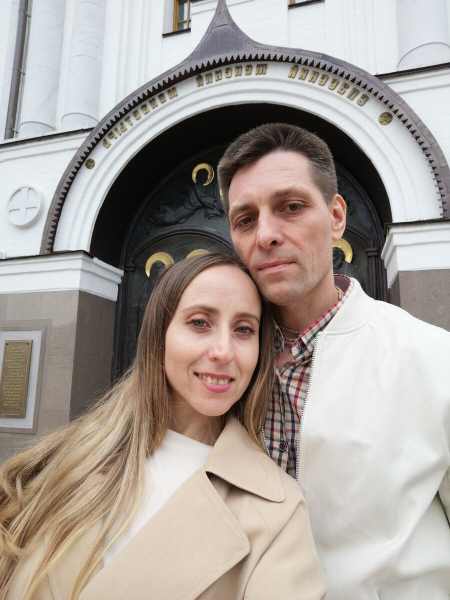 Друзья, всех с праздником Светлой Пасхи! 
Восхваление Бога и любовный обмен благами, очень древняя традиция, и в этом действе есть сокровенные аспекты. Всем светлых мыслей и добрых пожеланий!

А я для вас на этой неделе готовлю много интересного. Эта неделя у нас богата на астро - события, будет СОЛНЕЧНОЕ ЗАТМЕНИЕ 30 АПРЕЛЯ.

Сегодня небольшой прогноз на 24 - 25 АПРЕЛЯ
Луна в Козероге♑. Убывающая Луна

Луна в созвездии Козерога делает нас чувственными, настроенными на работу, целеустремленными. В эти дни можно наблюдать сложность в выражении чувств. Однако, проявляются самоконтроль, ответственность и организованность. Если в эти дни терпеливо принимать все, что происходит и проявлять активность в достижении целей, но со временем это даст плоды. Козерог - это знак Сатурна, поэтому плоды приходят не сразу. Это время для активной жизненной позиции, а не спокойной домашней жизни.

Это хорошее время для того, чтобы посмотреть на нашу повседневную жизнь в масштабе и оценить, что нужно сделать для того, чтобы стать более эффективными в свое работе и жизни. Хорошие дни для составления планов на ближайший период и более глобальных планов, скажем на год.

Особо влияние влияние это знака могут ощущать Лунные Козероги и те, кого Асцендент находится в Козероге. В эти дни лучше избегать сильных физических нагрузок, следить за здоровьем.

Всем прекрасных дней!

Елена Фетисова
#астропрогноз #джйотиш #астрологЕленаФетисова