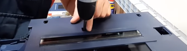 Принтер со снятой крышкой сканера
