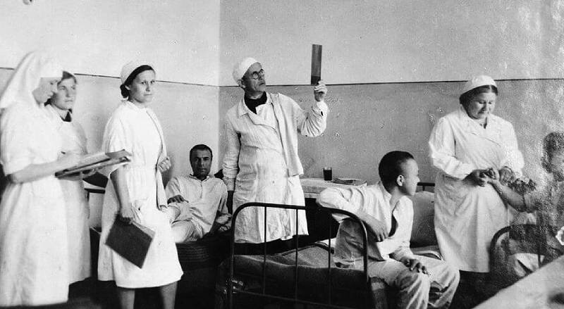 на врачебном обходе, фото — открытые источники