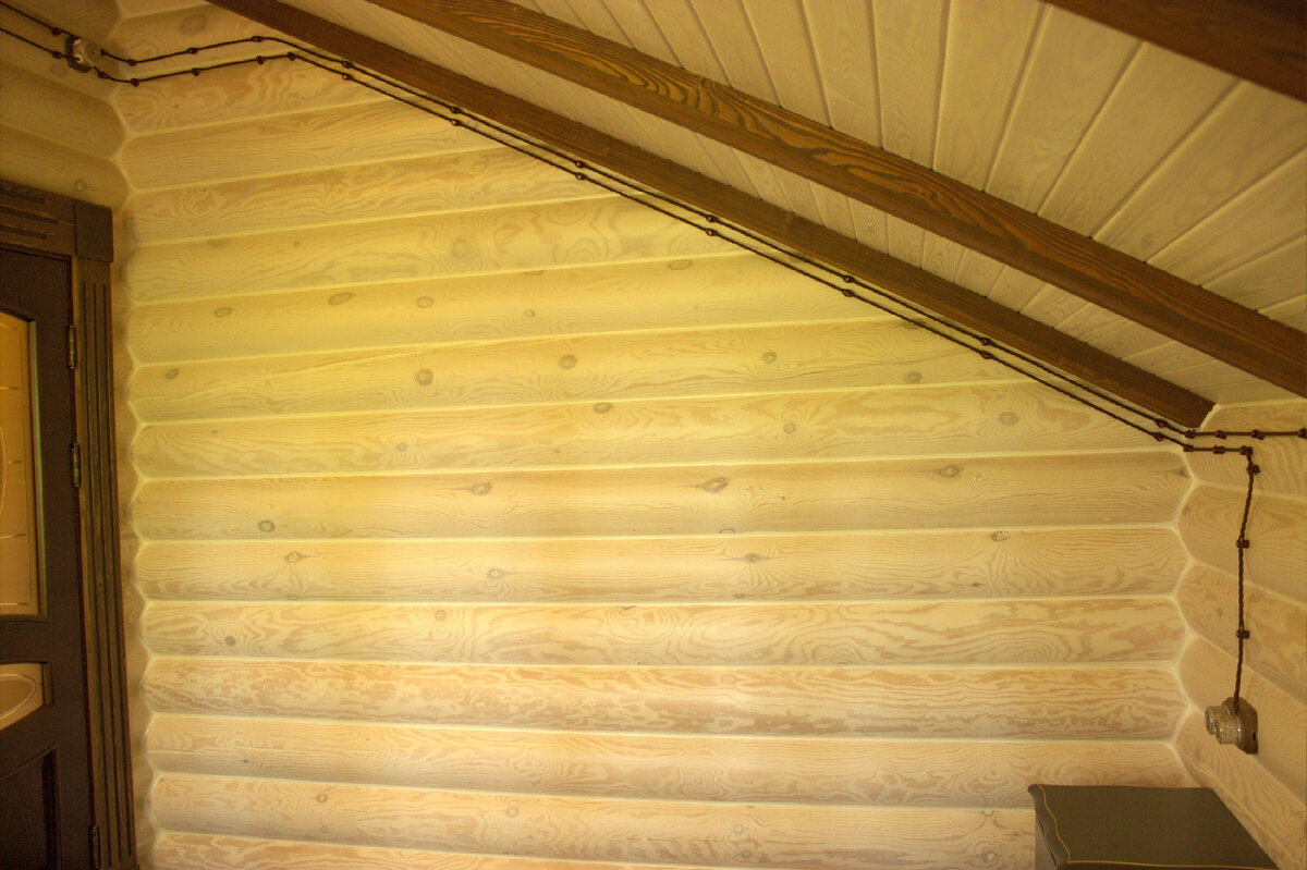 Переходы провода с одной стены на другую в срубе - это особый вид удовольствия, лучше может быть только сквозные проходы в одом месте, для более чем трех штук