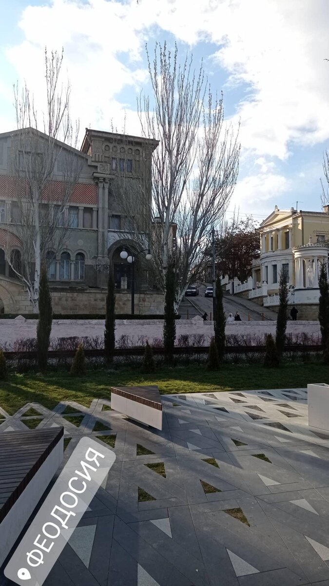 Центральная набережная ранней весной