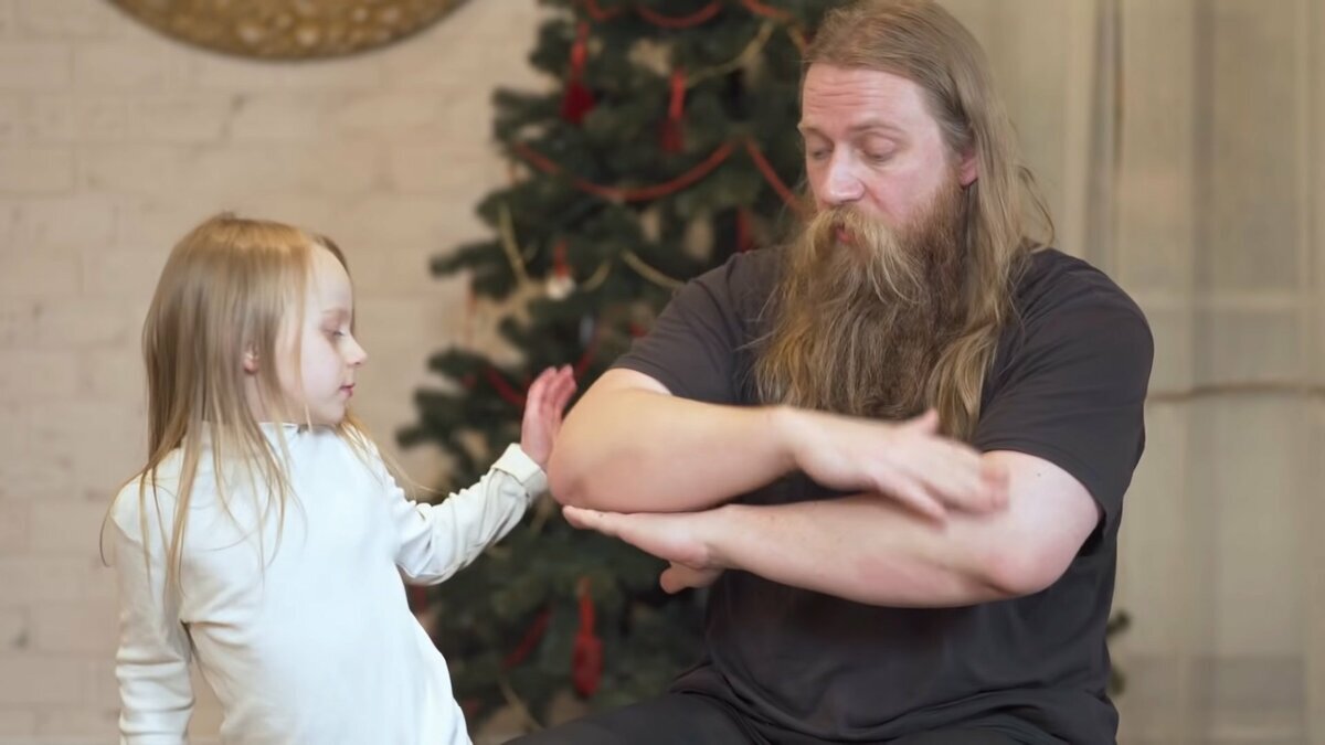 отец алисы тепляковой. что сейчас с алисой тепляковой. тепляковы. папа алисы теплякова сумасшедший вид. что сейчас с алисой тепляковой.