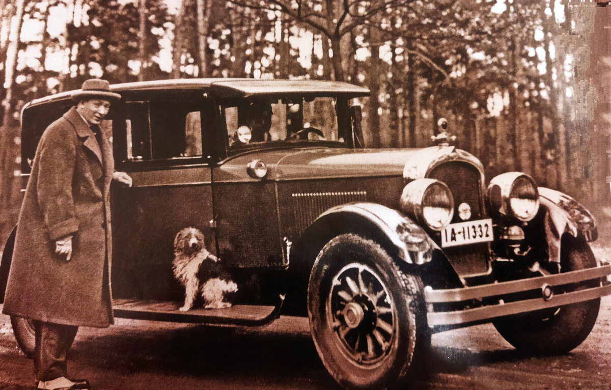 Мурнау с собакой Пэл