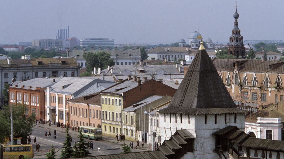    Вид на старую часть города Ярославль со стороны Спасо-Преображенского монастыря© РИА Новости / Виктор Чернов