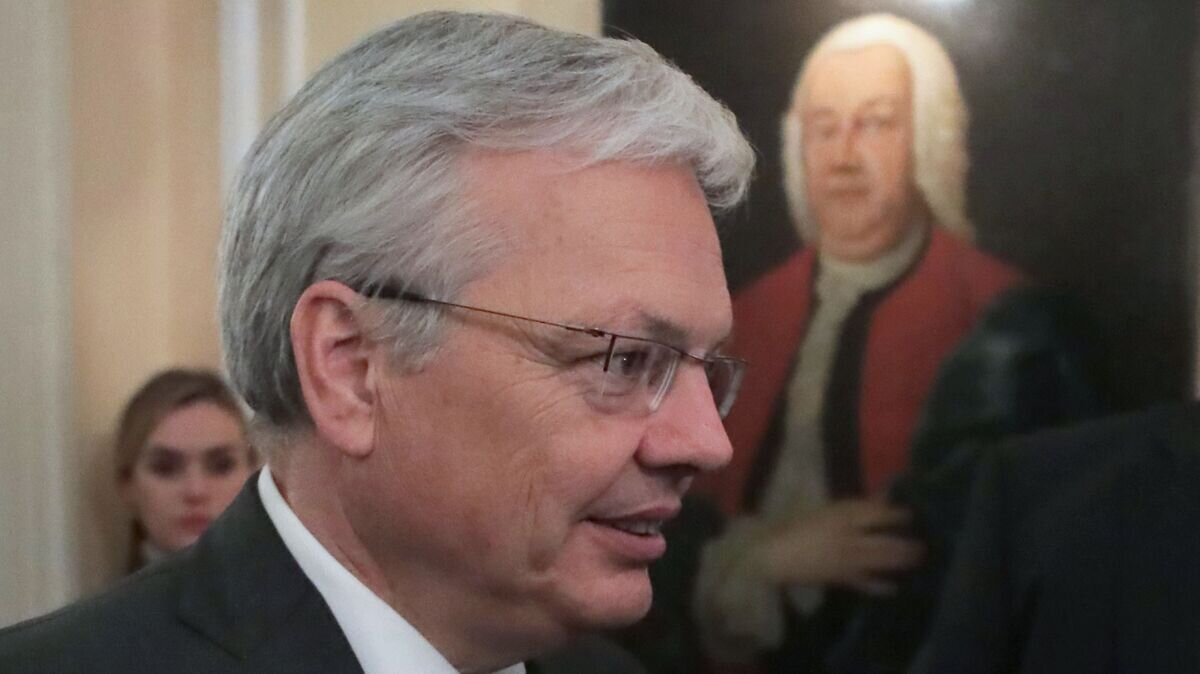    Министр иностранных и европейских дел Бельгии Дидье Рейндерс во время встречи с министром иностранных дел РФ Сергеем Лавровым в рамках Мюнхенской конференции по безопасности© РИА Новости / Виталий Белоусов