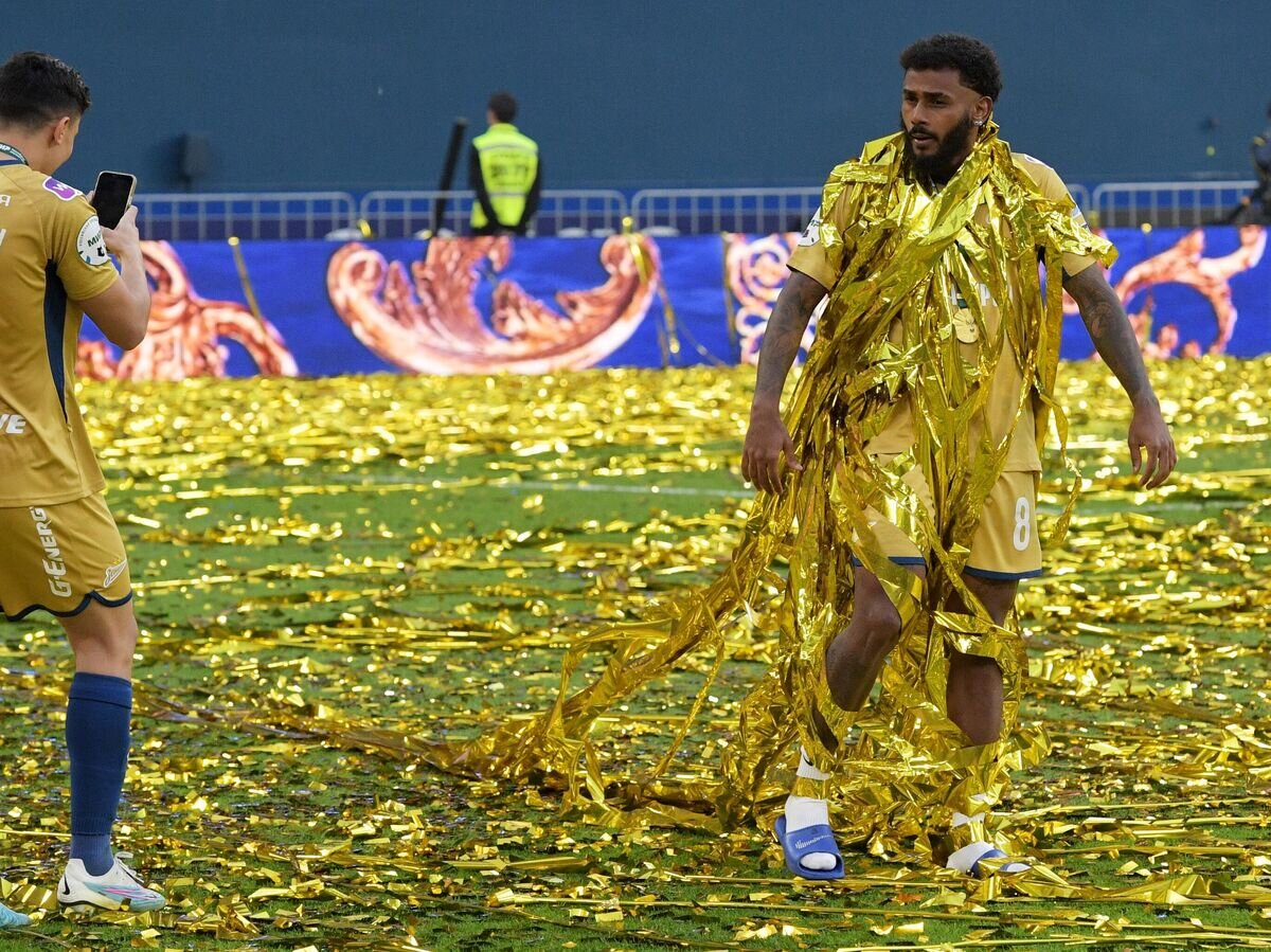    Игрок ФК "Зенит" Вендел (справа)© РИА Новости / Алексей Даничев