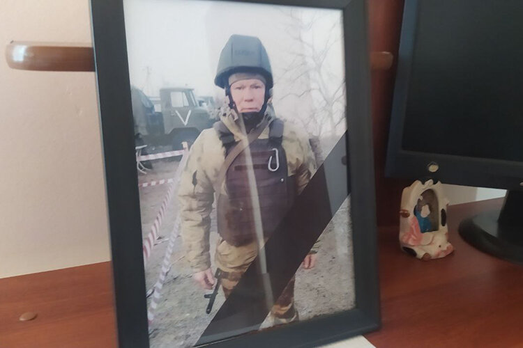   Тело Богдана находилось дальше всех от линии боевого соприкосновения, к остальным погибшим подобраться невозможно по сей день Фото: Станислав Шемелов