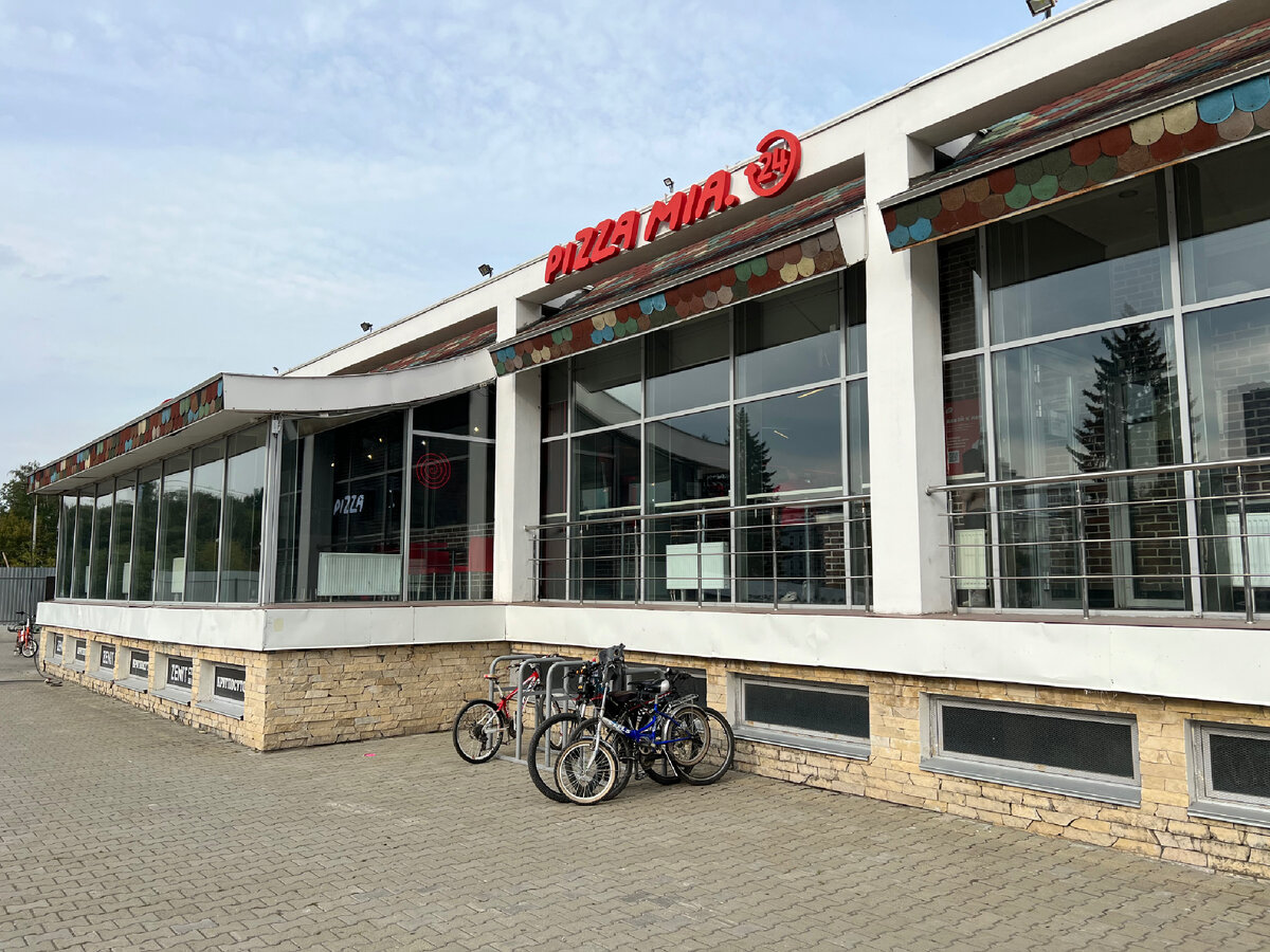 Ресторан с незамысловатым брендом 