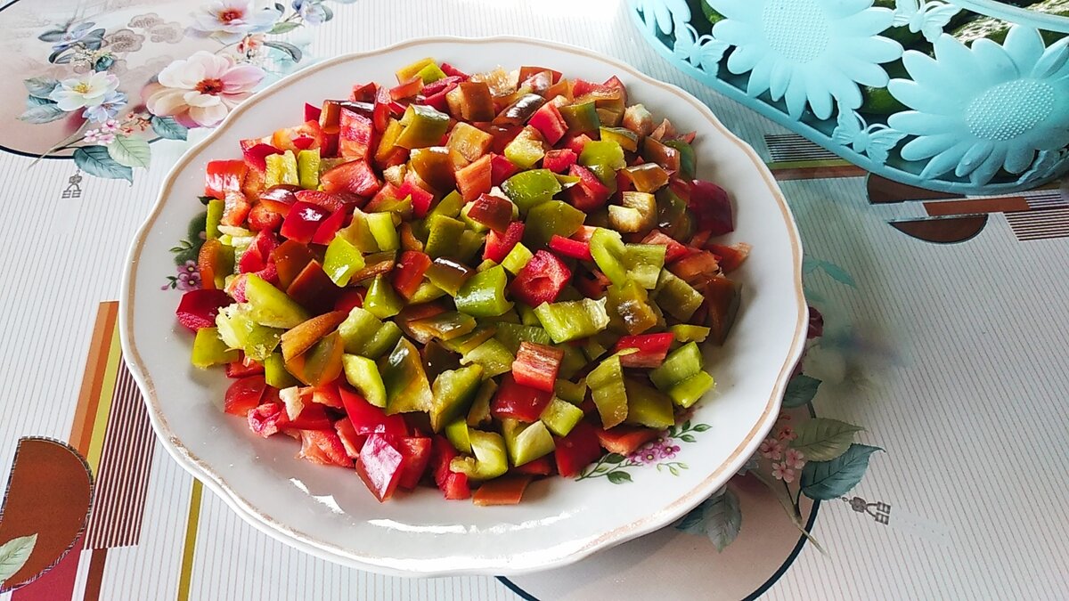 Лечо из огурцов 🥒 с помидорами 🍅 и перцем 🌶️. Относится к таким  заготовкам, которые хочется повторять каждый год. | Мои Рецептики | Дзен