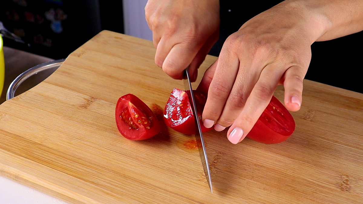 Одной из моих любимых заготовок на зиму из томатов является домашний кетчуп. И сегодня поделюсь своим любимым и годами проверенным рецептом приготовления кетчупа.-2