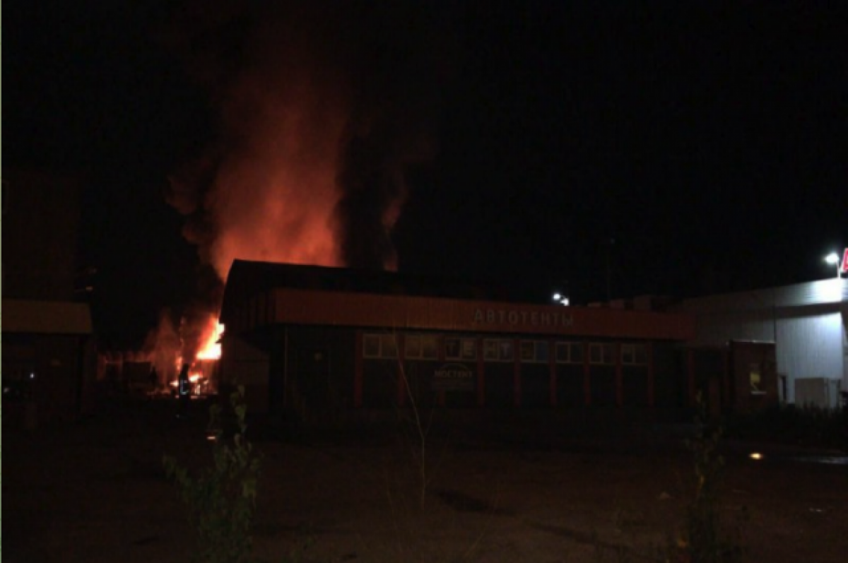    В подмосковном Видном загорелся склад лакокрасочных изделий