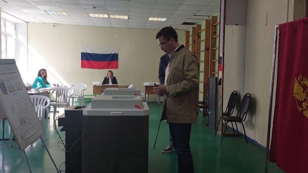     Мэр Нижнего Новгорода Юрий Шалабаев отдал свой голос за кандидата в губернаторы. Он сделал это в лицее № 40. Об этом сообщает корреспондент NewsNN с места событий.