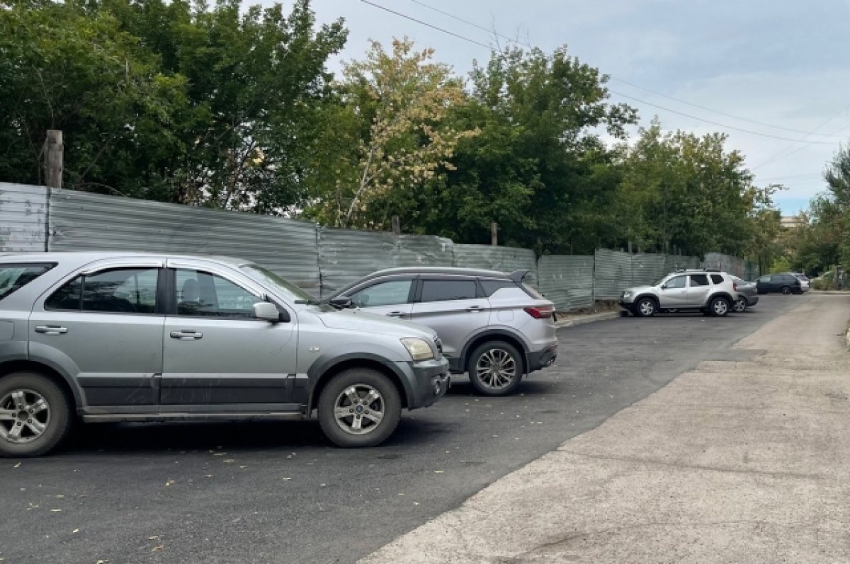    В Красноярске обустроили новую парковку на улице Щорса