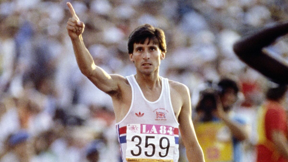 Президент World Athletics Себастьян Коу - самый поносимый в российских СМИ спортивный чиновник, а также, один из лучших в истории бегунов на средние дистанции. 