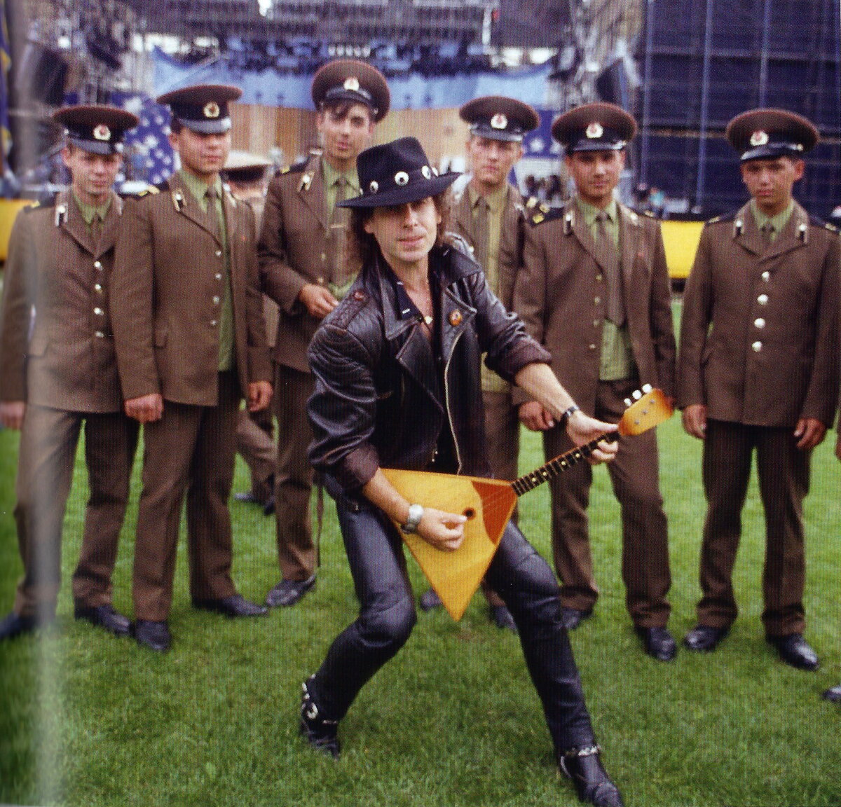 Scorpions москва. Скорпионс Лужники 1989. Scorpions в Москве 1989.