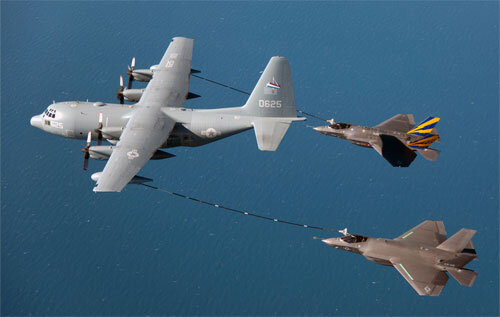 Парная дозаправка  самолетов F-35С в воздухе