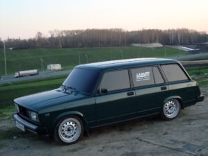 Ходовая «четверки» также не является пределом совершенства. Понятно, что за такую цену многие владельцы готовы мириться с недостатками. Однако некоторые все-таки решают усовершенствовать данную часть авто. Самый простой вариант – замена стоковых стоек на спортивные, с двойными пружинами. Такой тюнинг позволяет чувствовать себя намного увереннее на дороге.