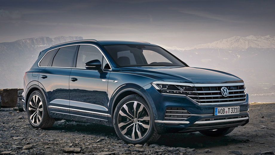 Колёса диаметром 20 и 21 дюйм (как на фото) — опция, а 19-дюймовый размер входит в набор Status вместе с рейлингами на крыше. Тонировка задних стёкол на 80% — это уже R-Line.