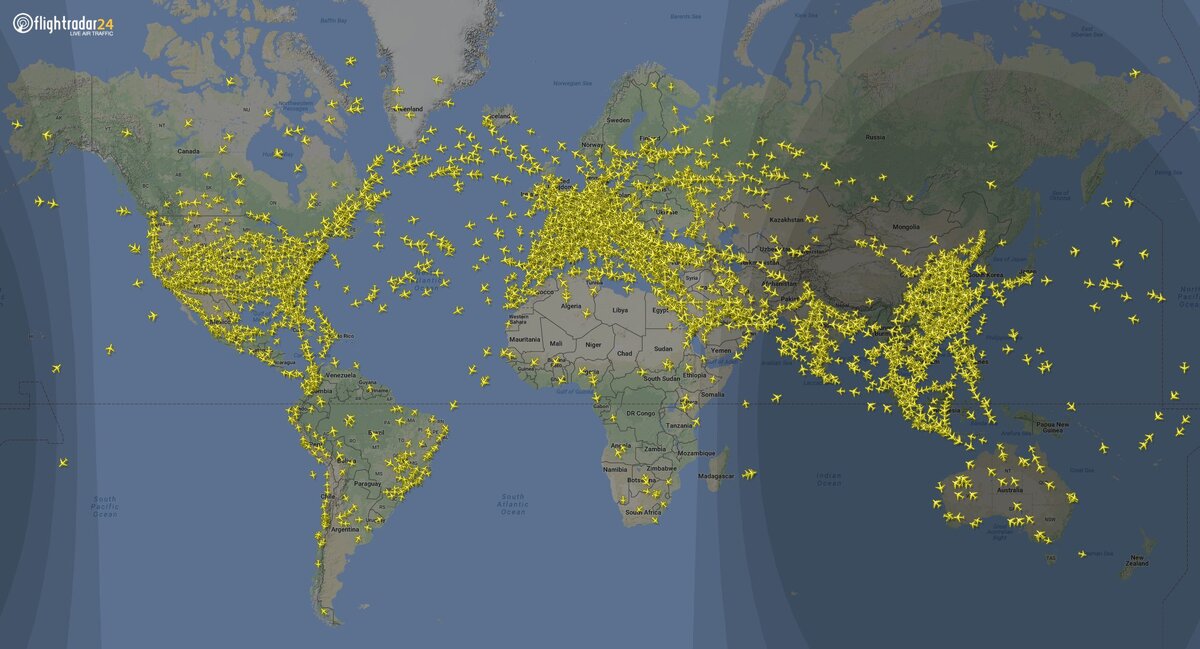 Сколько самолетов в небе в мире