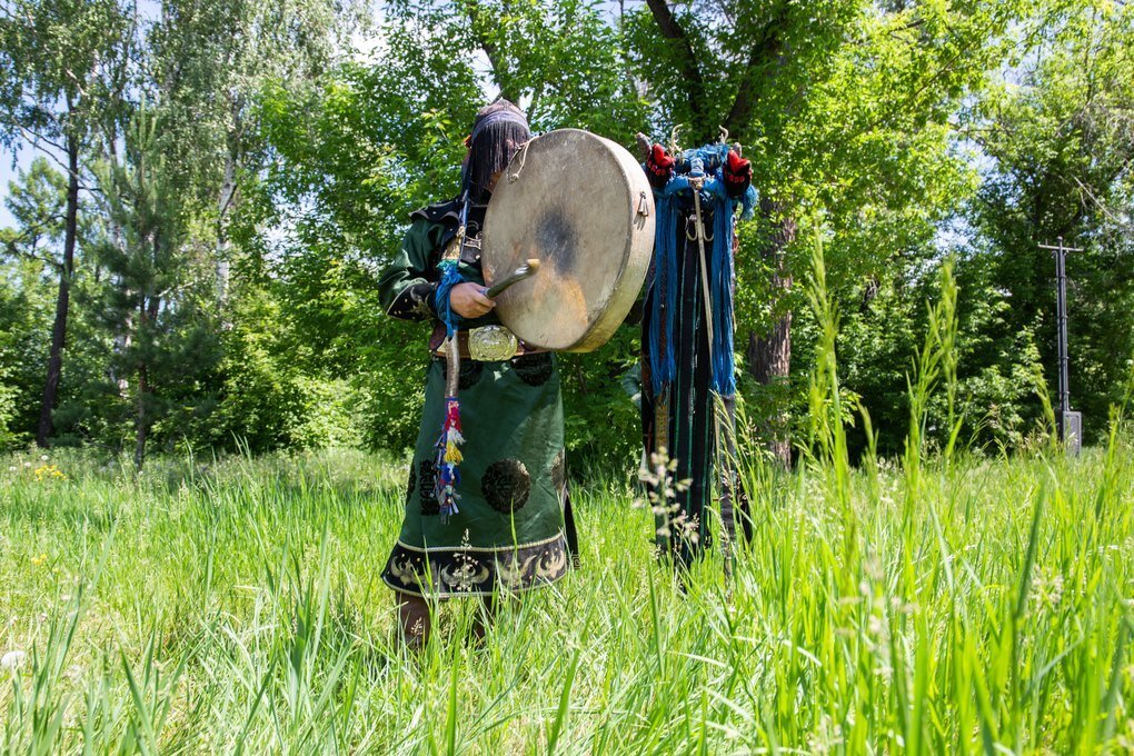 шаман где находится. шаман где находится. хакасия, хакасский народ шаман. описание одежды шамана. шаманство лечение.