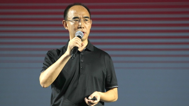 История компании начинается 1998 году с человека по имени Хуан Чжан (Huang Zhang). Будучи увлеченным фанатом электроники Хуан Чжан с восторгом покупал новые девайсы, внедрял дома новые технологии и делился в интернете мнением о новых идеях. Желая оставаться инкогнито Хуан Чжан использовал вместо своего имени никнейм J.Wong. Хуан Чжан всегда тщательно следит за тем что происходит в его компании, однако сам никогда не вмешивается в сам процесс. Старший вице-президент компании говорит о J.Wong как о меломане с восторженной страстью к электронным устройствам, он может месяцами тестировать новый продукт компании у себя дома, а затем выдвинуть идею о каких-либо кардинальных изменениях в дизайне. Даже у себя дома J.Wong переделал потолок и стены ради того что бы улучшить акустику.