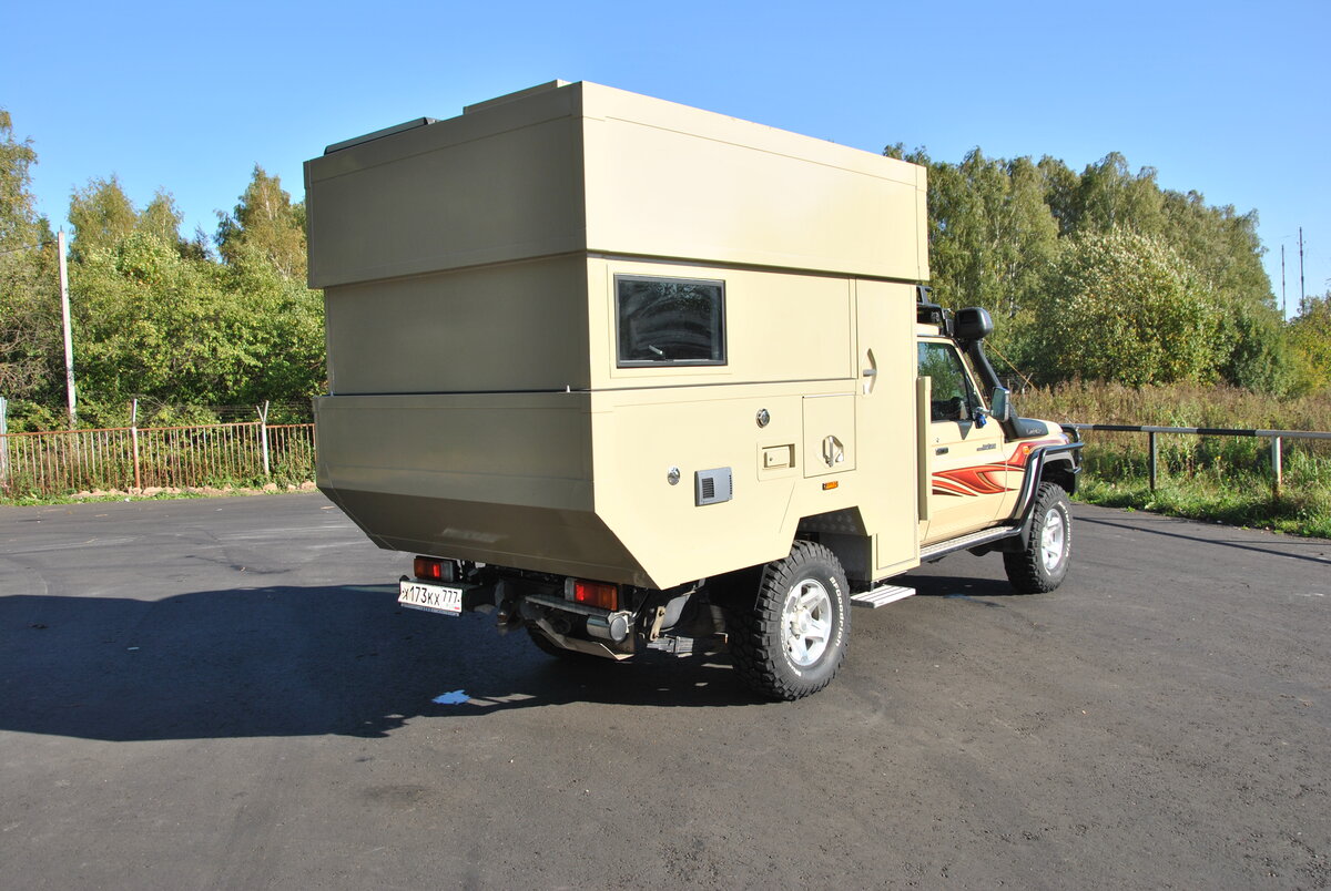 Электрическая подъемная крыша.