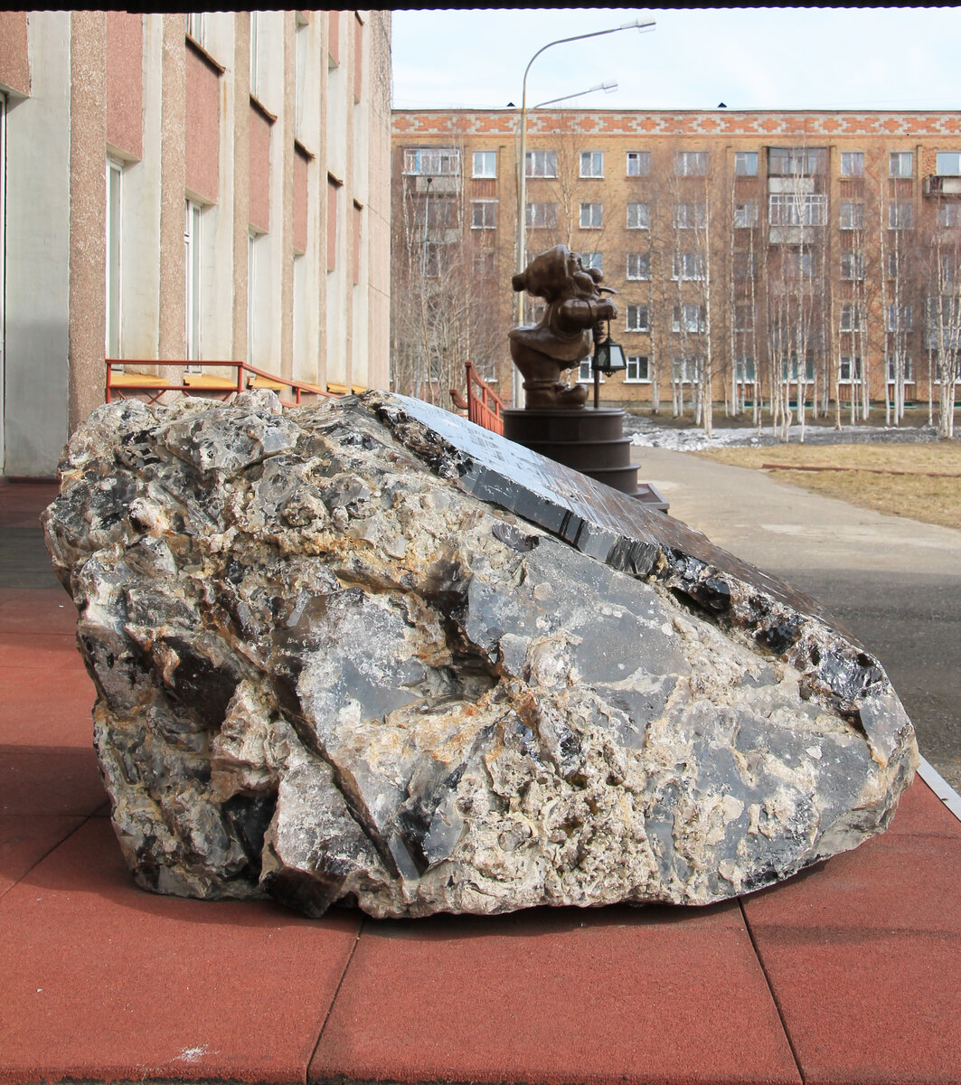 Кристалл-гигант. Фото Д. Куропаткина