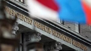 По заявлению заместителя министра финансов России Владимира Колычева, министерство финансов РФ рассматривает возможность перехода на расчеты в евро с партнерами по Евросоюзу.