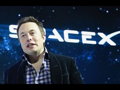 В конце сентября 2018 года, глава SpaceX собрал конференцию. На заседании Илон Маск озвучил имя первого человека, который полетит на спутник Земли. Первым счастливым человеком, который посетит Луну стал Ю. Маэдзава, японский миллиардер.