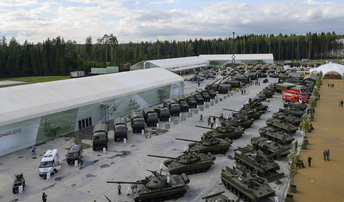                     На фотографии какая-то выставка,но ничего более похожего я не нашёл.