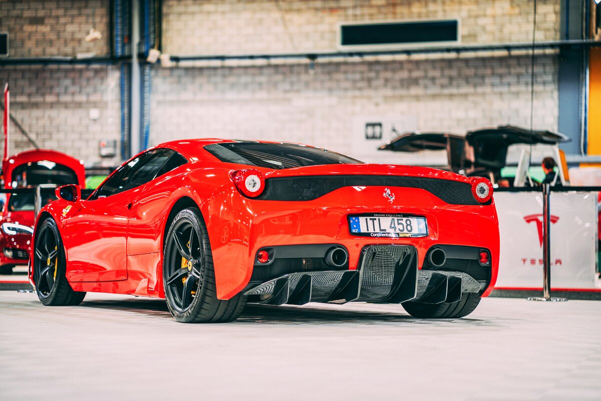 И, да, на Феррари всей семьёй не покатаешься