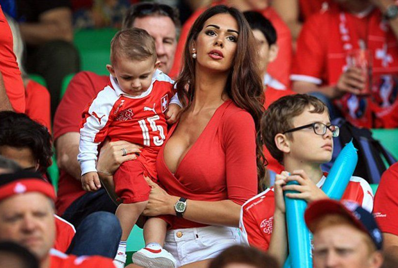 Самые красивые жены футболистов сборной России на Евро | Вне игры | Дзен