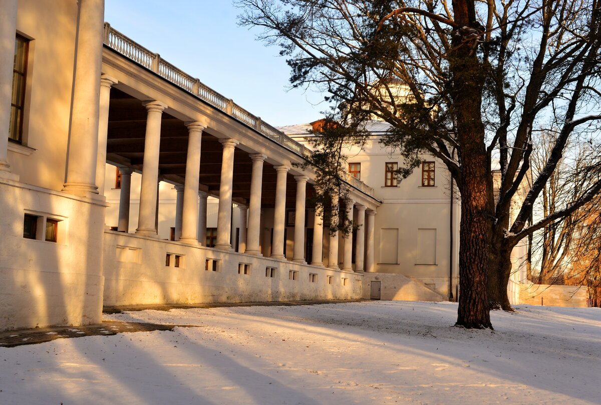 Коллонадная галерея и флигель