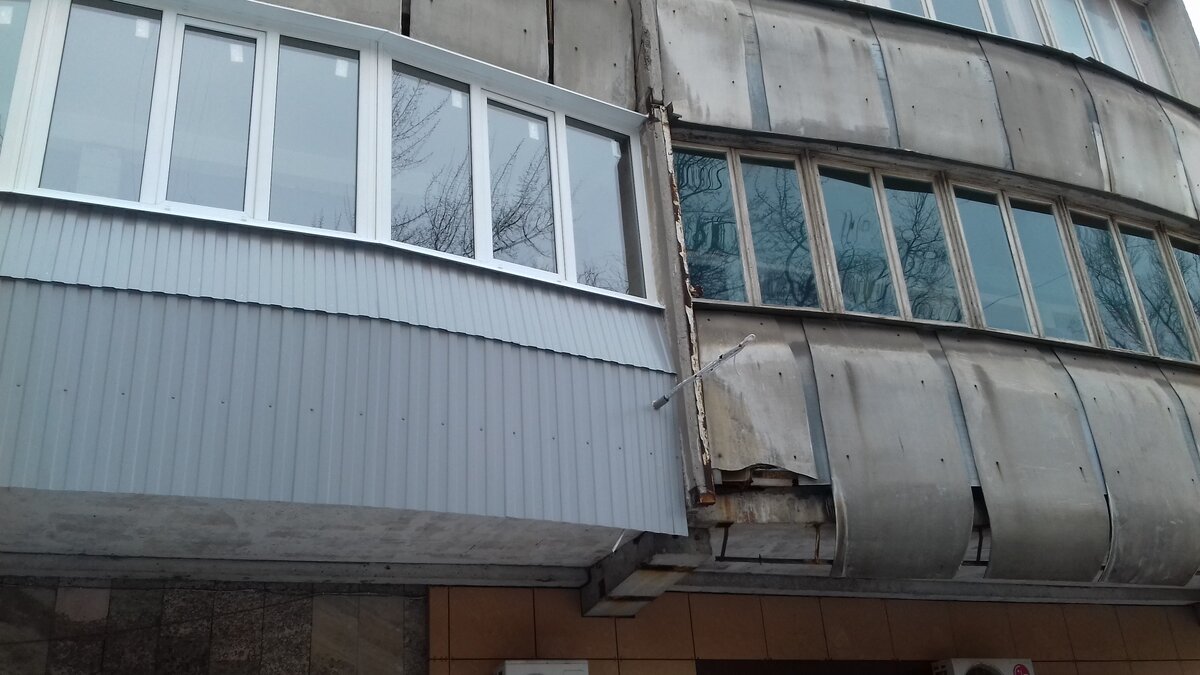 Отличный получился балкон. Но не каждый в этом доме можно так сделать.