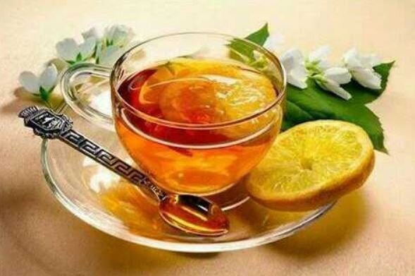 a cup of tea with a slice of lemon and honey - чашка чая с ломтиком лимона и мёдом