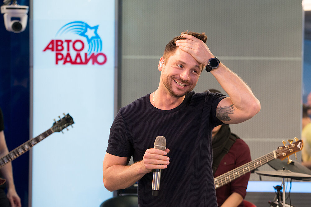 Фото: Сергей Лазарев в студии Авторадио с живым концертом