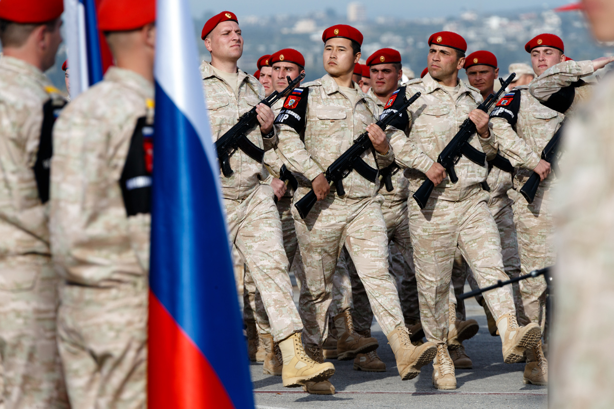 Военные полицейские Вооружённых Сил России на авиабазе Хмеймим. 2017 год
