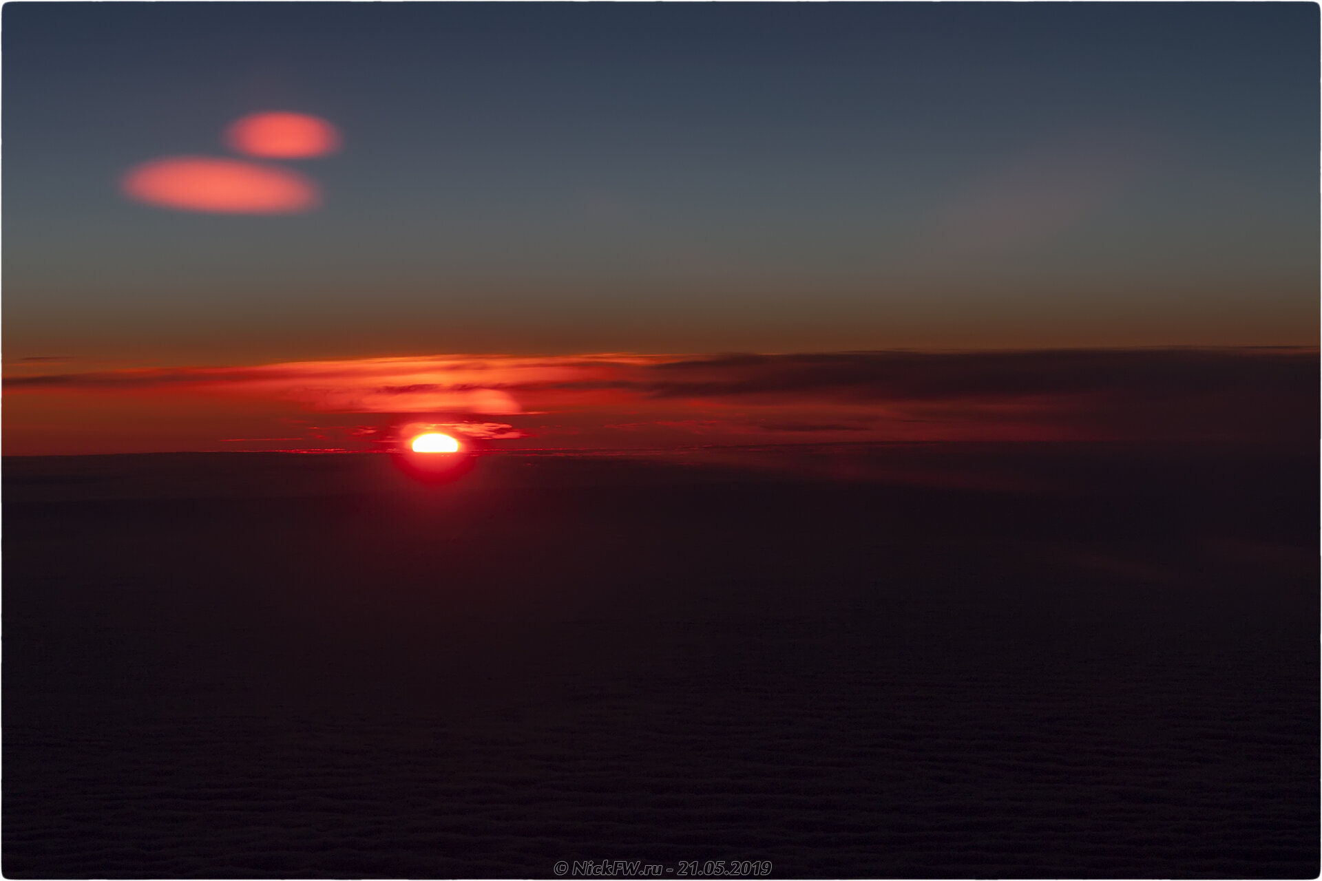 3. Восход солнца На высоте 11 километров, где-то над югом Томской области © NickFW.ru - 21.05.2019г.