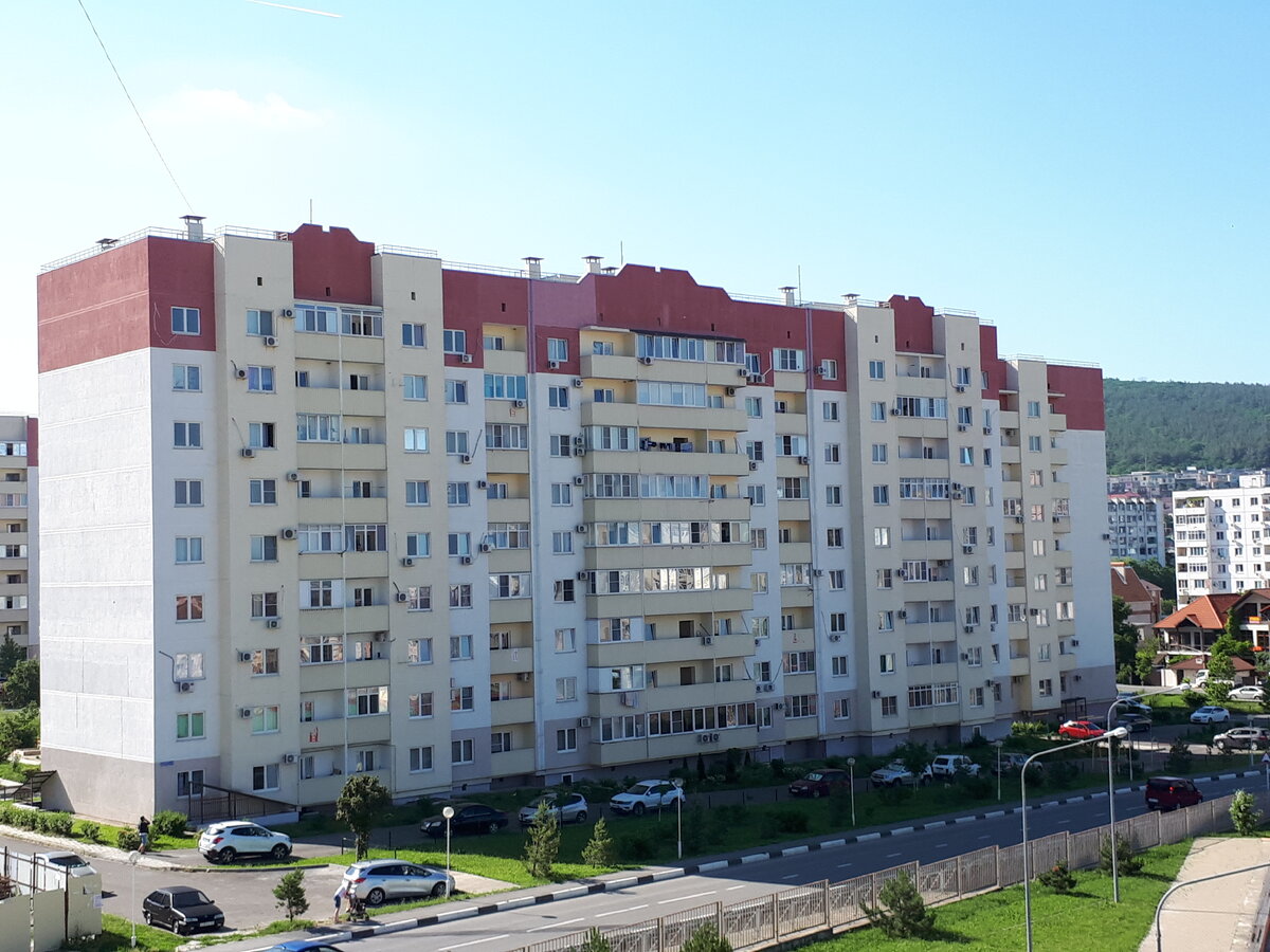 В этом доме мы снимали квартиру.