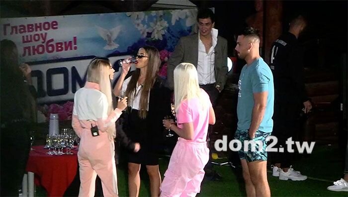 Татьяна Строкова и Даниил Сахнов решили сделать все, чтобы расположить к себе коллег перед конкурсом