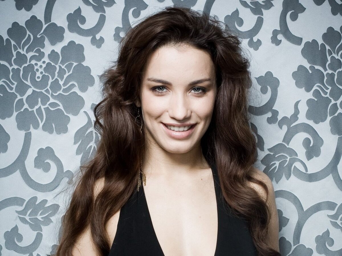 Виктория Дайнеко - российская певица.