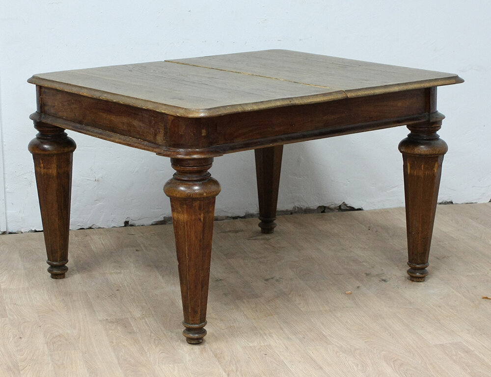 Что будет если стучать по столу, садиться на стол, убирать крошки рукой со стола