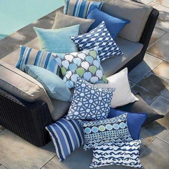 Декоративные подушки из уличной ткани