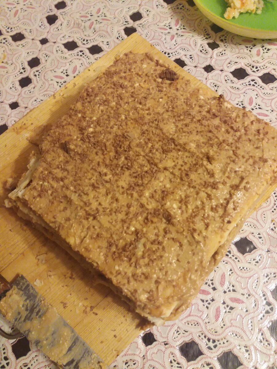 Не успела сфоткать, кусочек уже отломил сынуля))