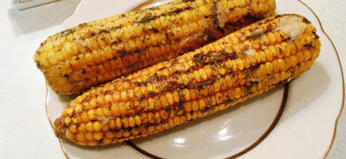 Как просто и вкусно запечь кукурузу в духовке?