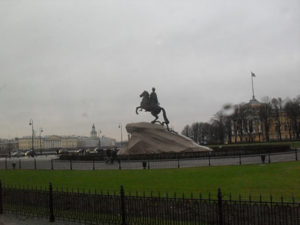 В Санкт-Петербурге пешком мы увидели больше, чем на автобусной экскурсии